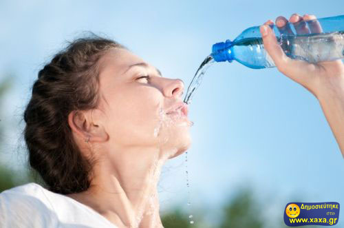 Γυναίκες ανίκανες να πιούν από το μπουκάλι το νερό (14)