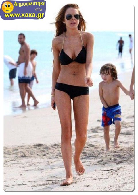 Η Lindsay Lohan στη παραλία ... επ τι κάνει ο πιτσιρικάς